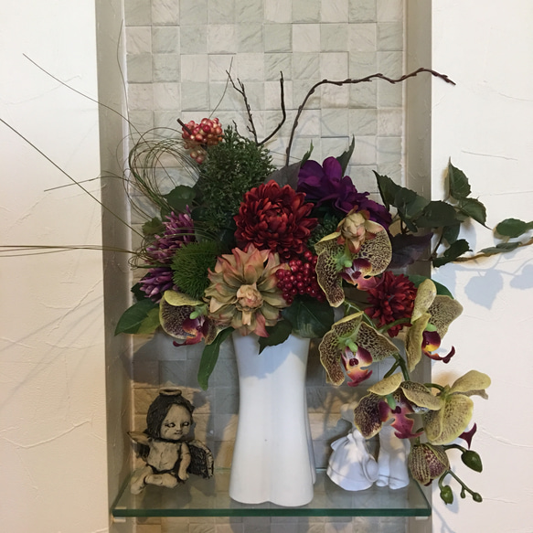豪華！和モダンブーケ！花器で雰囲気が変わるお得なアレンジブーケ、レッドダリアと胡蝶蘭 5枚目の画像