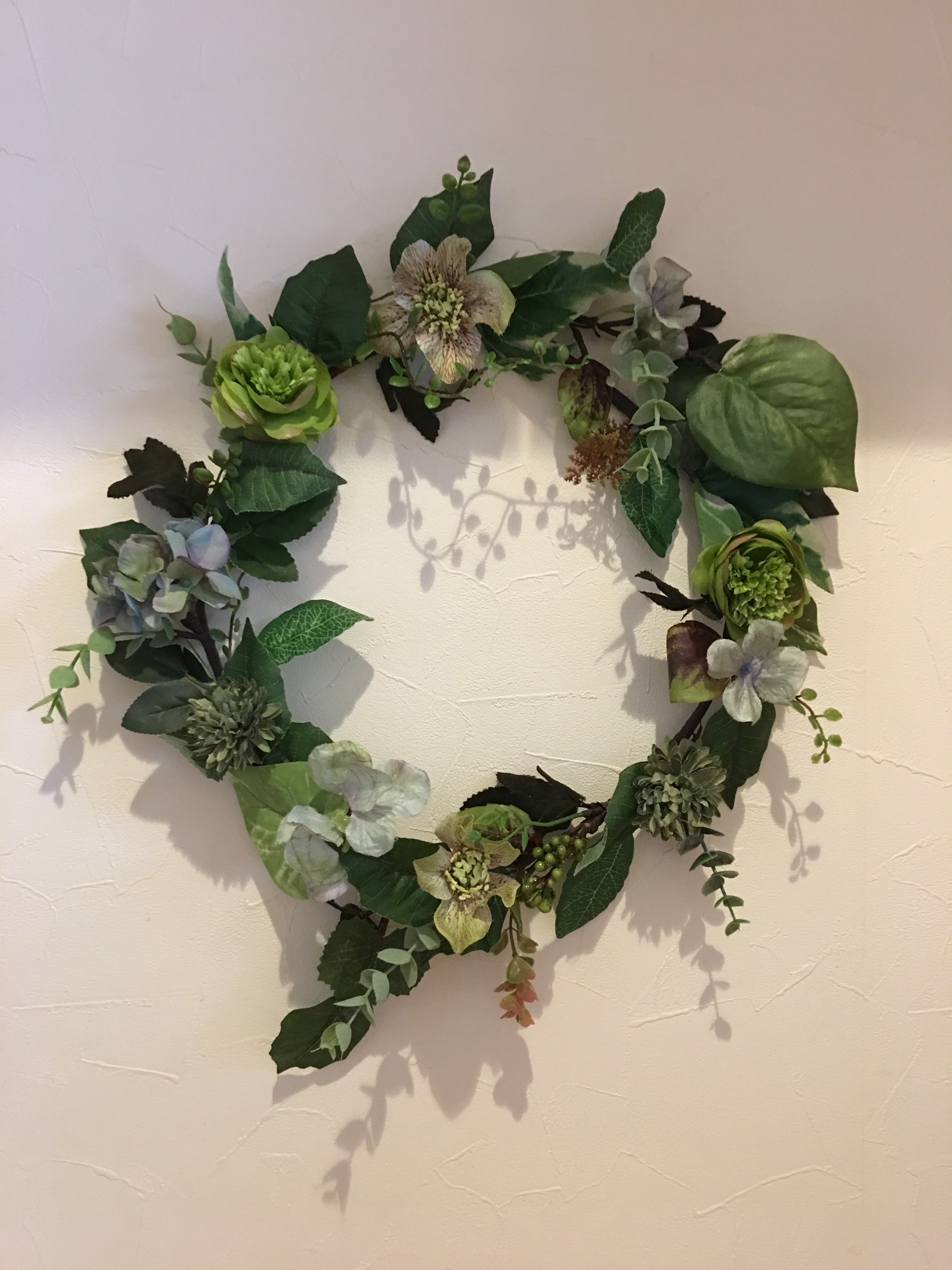 【観葉植物的グリーンリースシリーズ】クールな貴方の為のクリスマスローズのシンプルリース