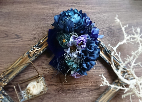 濃紺の花髪飾り 成人式 結婚式 卒業式 1枚目の画像