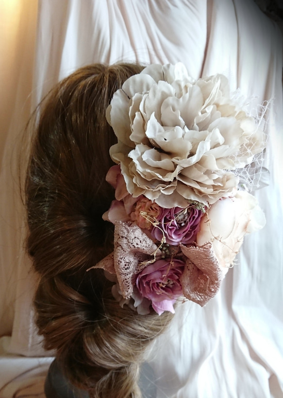 グレーベージュの花髪飾り 成人式 結婚式 卒業式 2枚目の画像