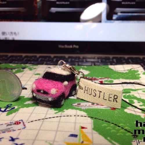 羊毛フェルト スズキ ハスラー ピンク ミニカー ストラップ 羊毛