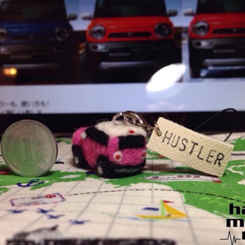 羊毛フェルト スズキ ハスラー ピンク ミニカー ストラップ 羊毛