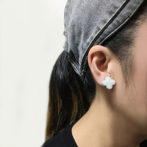 TE-132 美濃焼 タイルのピアス/イヤリング 【裏面レザー加工】 パール