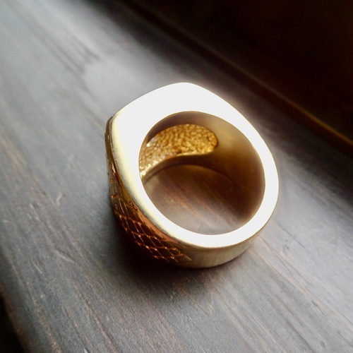 仁尾彫金『一つ星ジルコニア、ゴールドパイソン印台リング