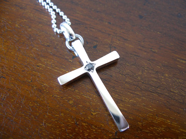 仁尾彫金『一つ星ブラックダイヤクロス』ハンドメイド421