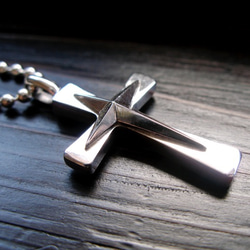 仁尾彫金『ギャラクシーゴールドアイアンクロス、ダイヤヘッド