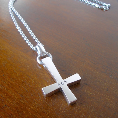 仁尾彫金『文字彫りビッグ逆十字クロスチェーン無し』ハンドメイド117  