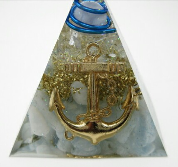 オルゴナイト/ピラミッド型/size(縦5㎝×横5㎝×高さ5㎝)/No.6009/アクアマリン・ブルーレースアゲート・ 1枚目の画像