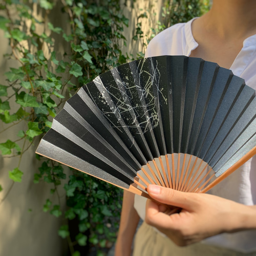 京扇子 箔図 image2 黒 唐木 その他ファッション雑貨 金彩扇子
