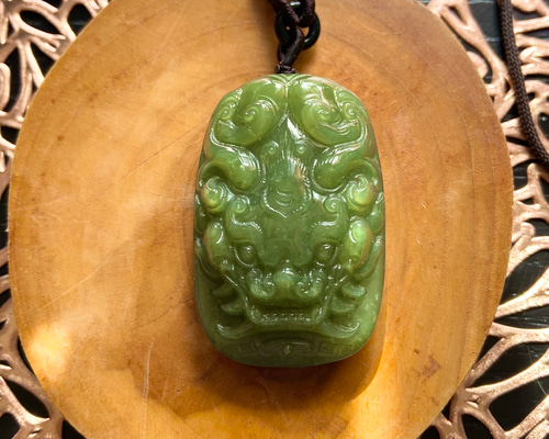 和田玉 ペンダント 和田玉 獣面（麒麟）彫刻ペンダント ネックレス・ペンダント dzi