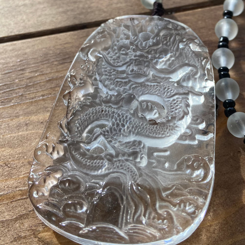 水晶 龍の彫