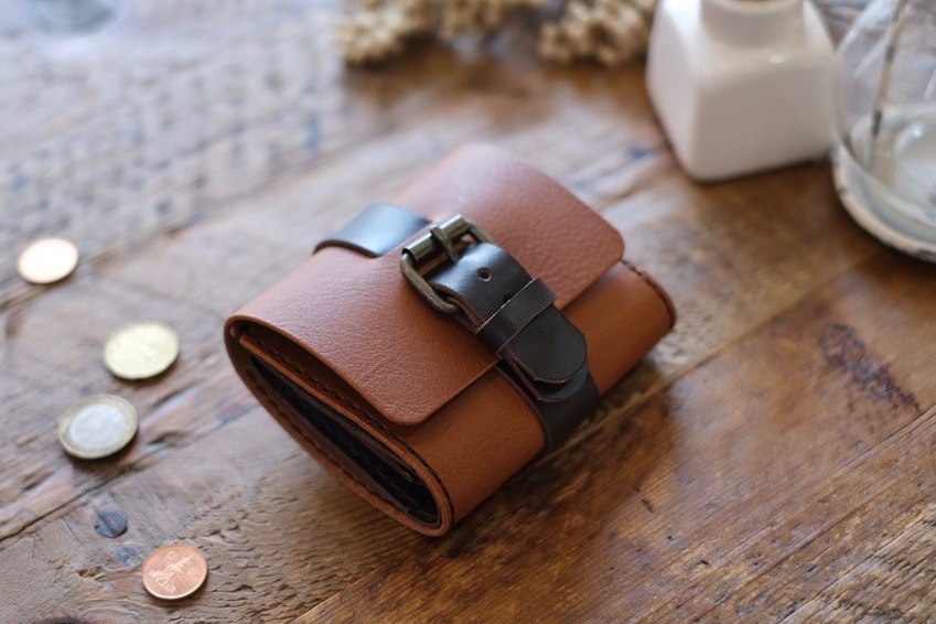 本革　お札を折らない ちいさなベルトのお財布　minimum belt wallet　camel　三つ折り　納期1週間