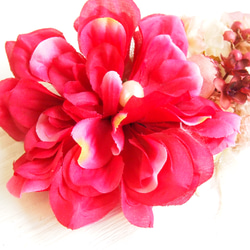 花のヘアクリップ（紅） 2枚目の画像