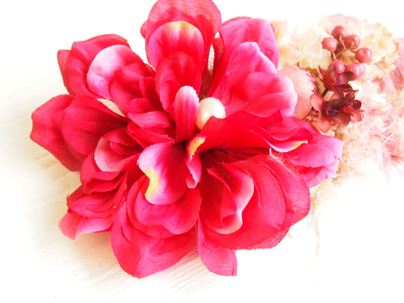 花のヘアクリップ（紅） 2枚目の画像