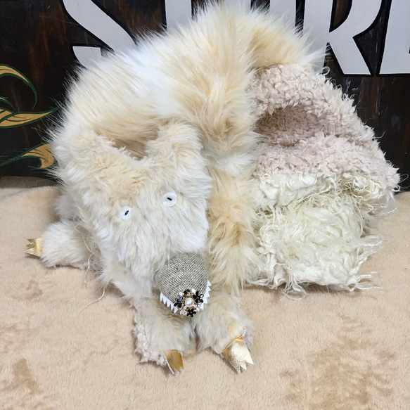 受注生産白オオカミマフラー 1枚目の画像