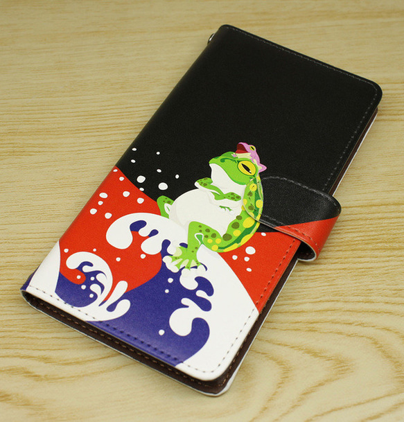 【Android/カメラ穴対応】手帳型スマホケース「波カエル/サメ」【iPhone】 2枚目の画像