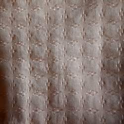 数量限定*送料無料*【風と桜】のイメージで　伝統刺し子の立体マスク　小顔効果　糸のお色：ごく薄い桜色 2枚目の画像