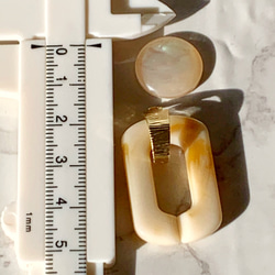 《再販》ホワイトマーブルのイヤリングorピアス2 3枚目の画像