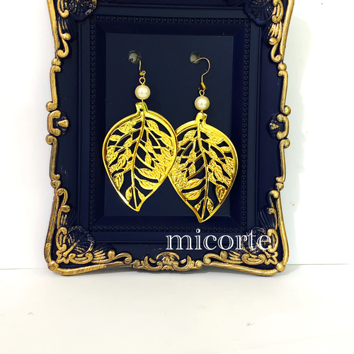 送料無料☆大きな透かしパーツリーフとパールのピアス ピアス（フック  