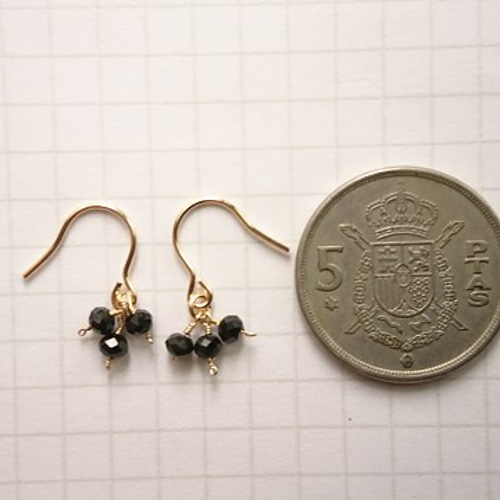 no.4174　スピネルの小さなピアス　天然石ピアス　14kgf no.4174 スピネルの小さなピアス 天然石ピアス 14kgf