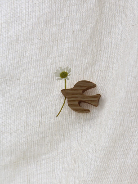 soeru ― 花を添える　木製カーテンアクセサリー　タモ国産材　トリ 2枚目の画像