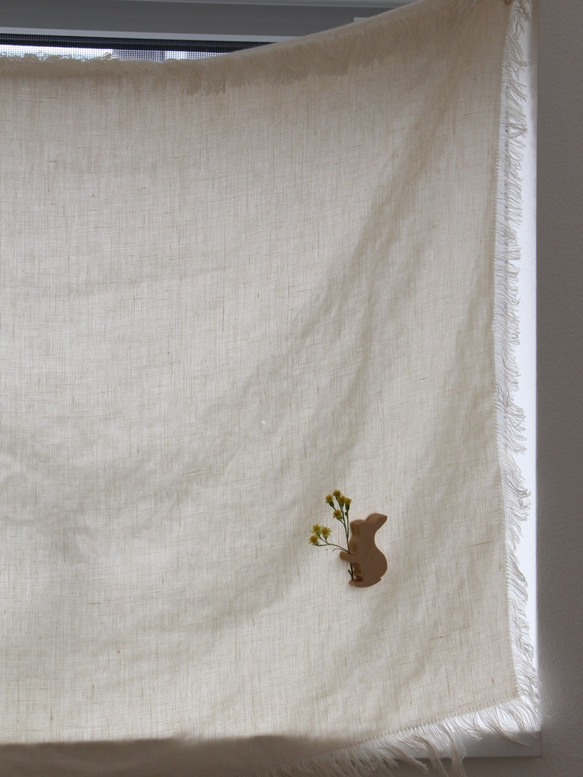 soeru ― 花を添える　木製カーテンアクセサリー　メープル材　ウサギ 2枚目の画像