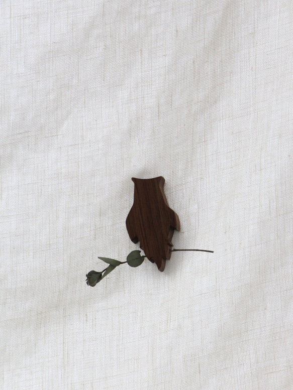 soeru ― 花を添える　木製カーテンアクセサリー　ウォールナット材　ミミズク 3枚目の画像