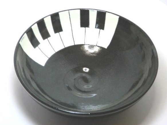 ピアノの鉢 5枚目の画像