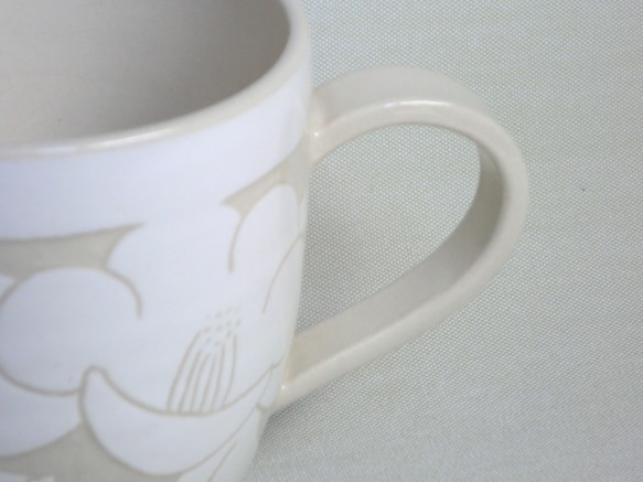 白椿のマグカップ 4枚目の画像