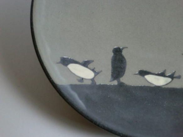 ペンギンのお皿（黒） 4枚目の画像