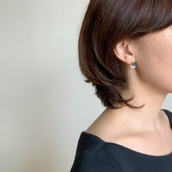 【SV925+K10】OSHIBANA：Pierced Earrings（Simple Black / Gold） 第3張的照片