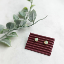 京都オパールの極小一粒ピアス つけっぱなし アレルギー対応 オフィス 2枚目の画像