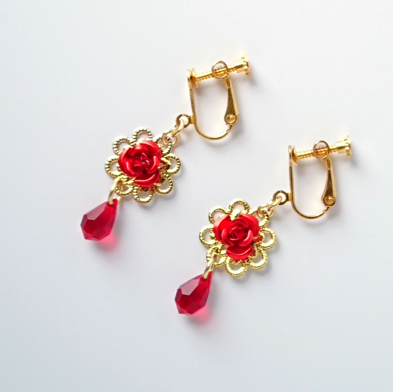 バラと雫のイヤリング・ピアス イヤリング・ノンホールピアス 彩