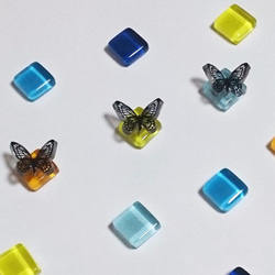 【選べる5色】蝶×ガラスタイルイヤリング（ゴールド・シルバー金具の選択可） 2枚目の画像