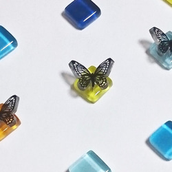 【選べる5色】蝶×ガラスタイルイヤリング（ゴールド・シルバー金具の選択可） 1枚目の画像