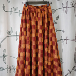 葉秋長裙，輪流紅色和黃色的“買賣” 第2張的照片