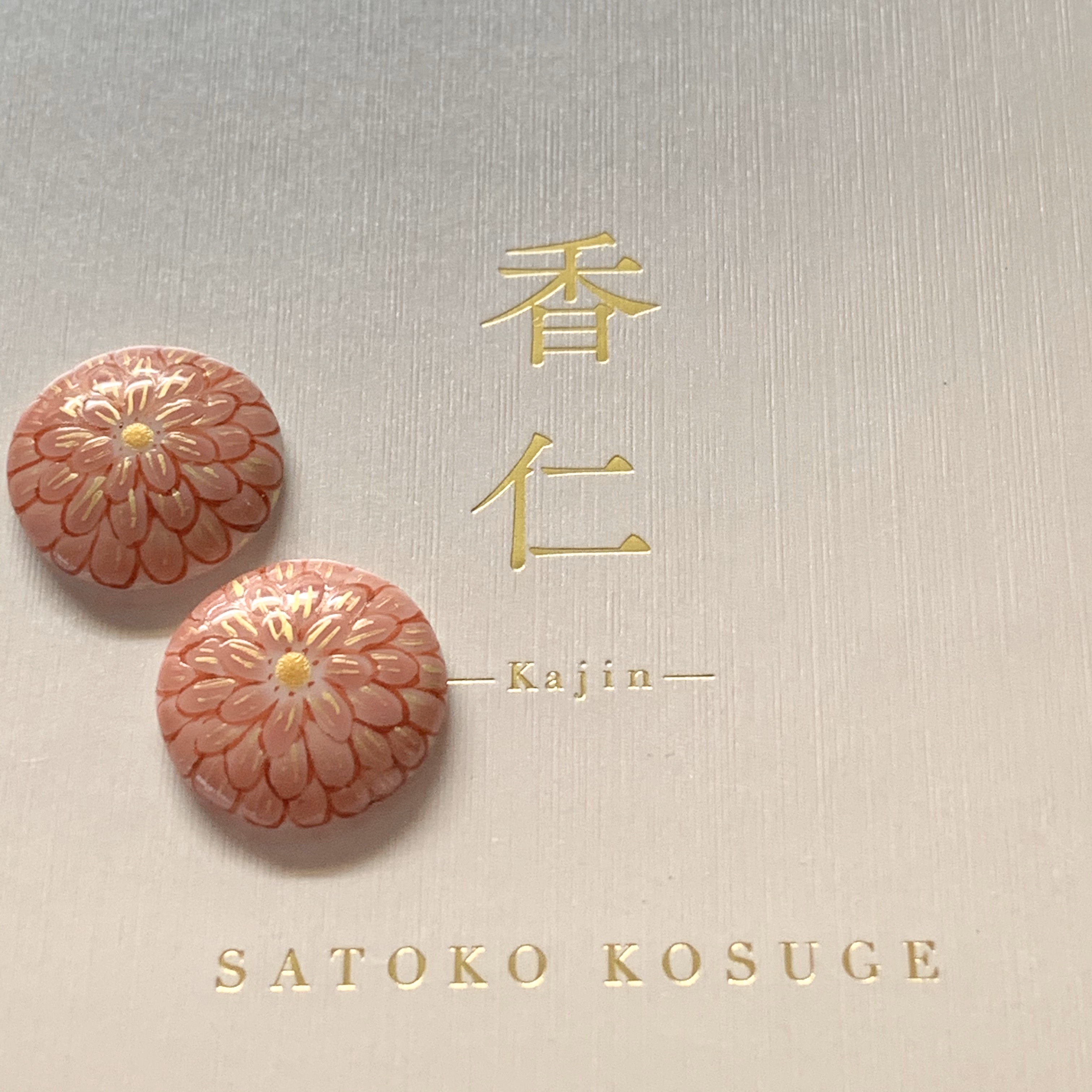 菊柄のピアス（ピンク）