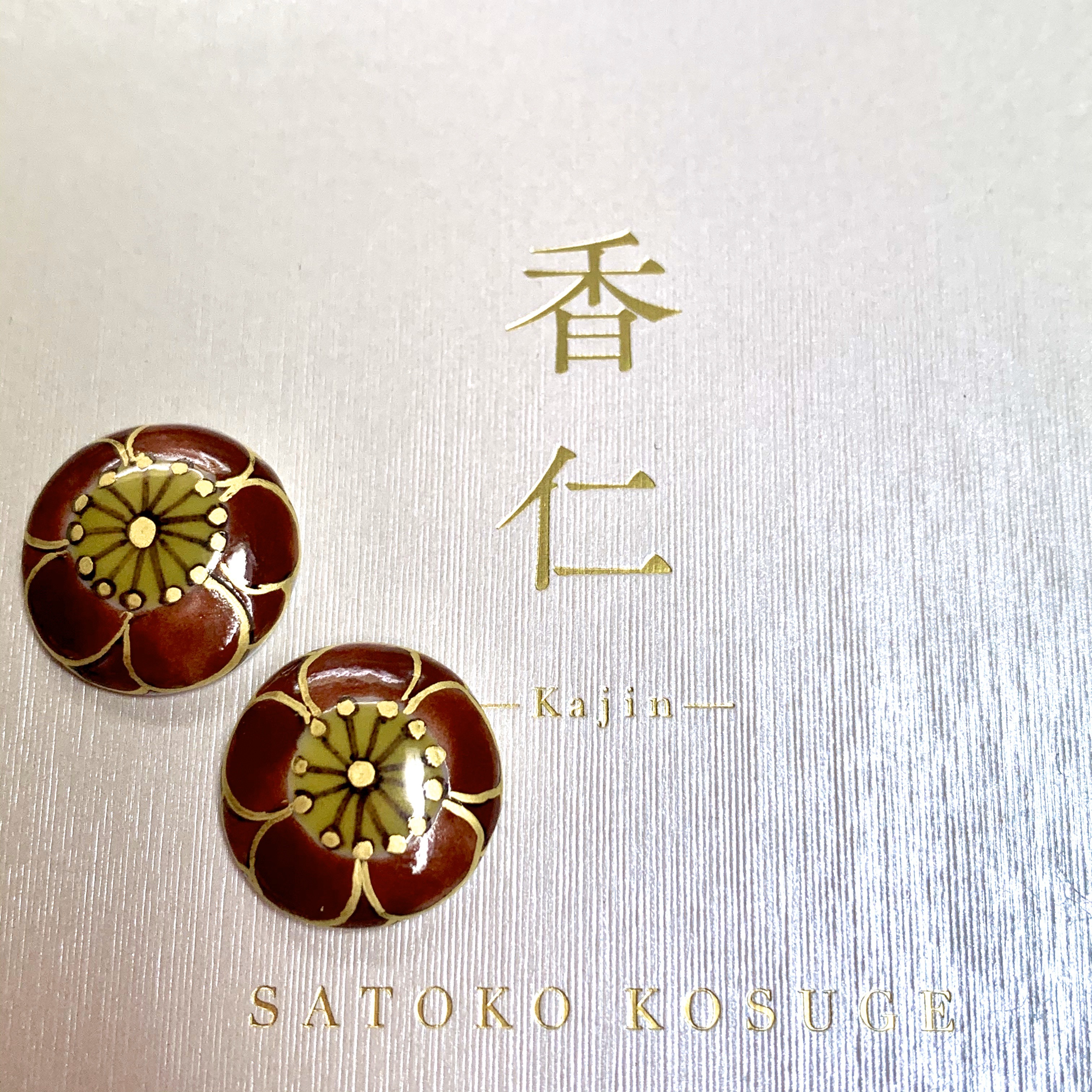 梅の花ピアス（チョコレートブラウン）