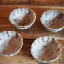 イロガラ豆鉢オーバル【たたき粉引き赤×緑】 4枚目の画像