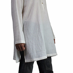 柔軟棉質的立領長版上衣 鮮奶油色（BNN-018-02） 第4張的照片
