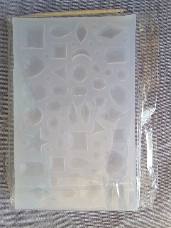レジン　粘土　小さめの型　ジュエリー　ビジュー　同梱可能　シリコン型　スタッドピアス 2枚目の画像