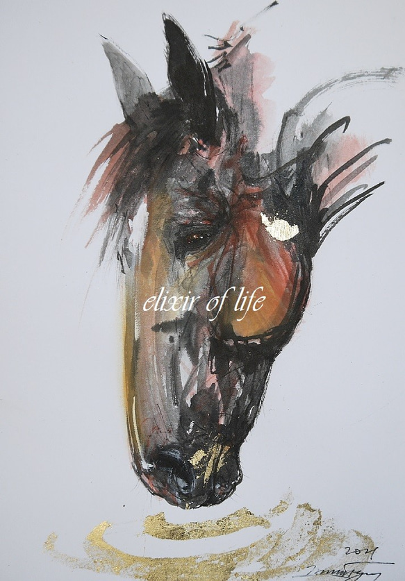 水を飲む馬（A4サイズ、墨絵、水彩画用紙、墨、金箔） 1枚目の画像