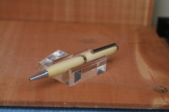 真弓（マユミ）　２軸スリムモデル　銀のボールペン 3枚目の画像