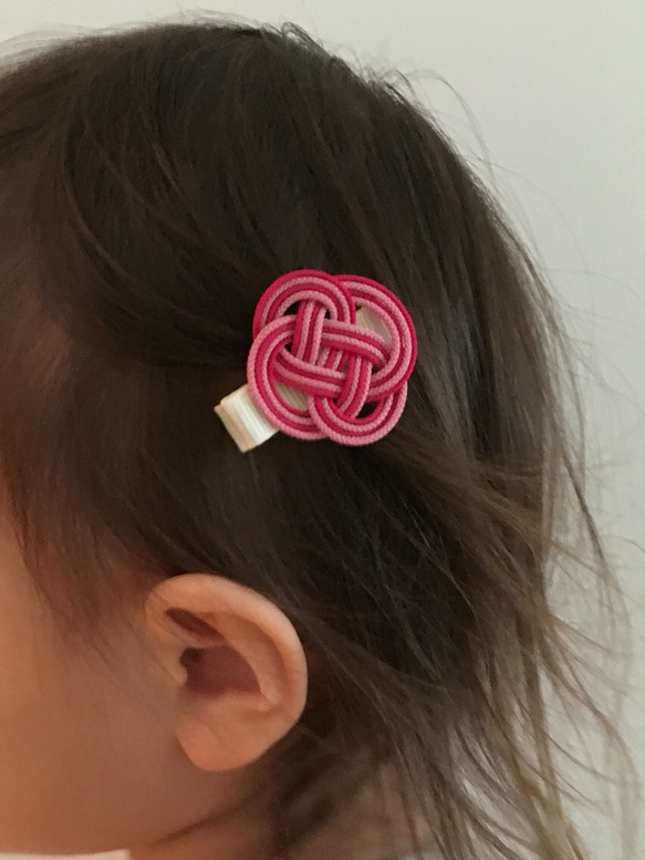 さくら色の釈迦結びヘアクリップ＊2つセット＊ベビー&子ども向け 4枚目の画像