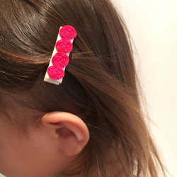 【2つセット】子ども&ベビー向けヘアクリップ(すべり止め付き)、釈迦結び4連、アイボリー 2枚目の画像