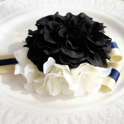 黑色大麗花與白色繡球花緞帶胸花 #026 第5張的照片