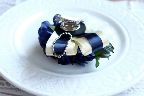 海軍藍色大麗花和白色繡球絲帶胸花＃029 第6張的照片