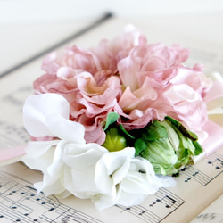 [免費送貨非標準尺寸的郵件！ ]粉色大麗花和白色繡球絲帶胸花＃138 第3張的照片