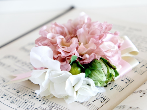 [免費送貨非標準尺寸的郵件！ ]粉色大麗花和白色繡球絲帶胸花＃138 第3張的照片