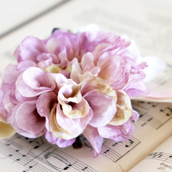 紫大麗花和白色繡球絲帶胸花＃139 第3張的照片